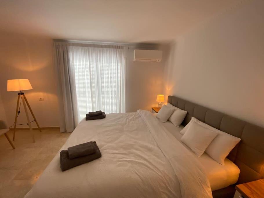 Villa Tranquila, Playa Del Duque 阿德耶 外观 照片